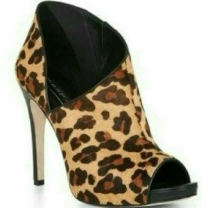 BCBGMaxAzria Leopard Print Stiletto Heels. Size 9B